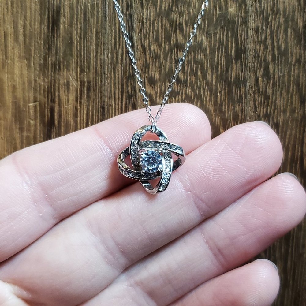 18 Inch 925 Sterling Silver Knot Cubic Zirconia Pendant Necklace - Picture 1 of 8